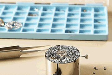 青岛欧米茄手表多久换电池